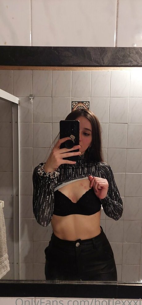 hotlexxxi naked actress image