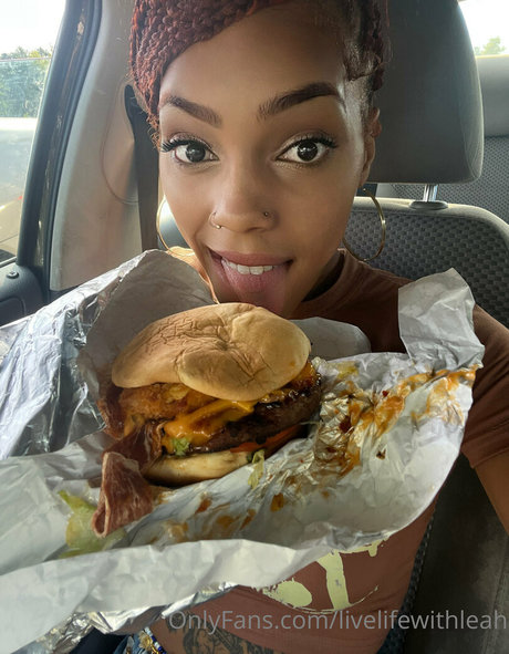 leahsade model perfect photo