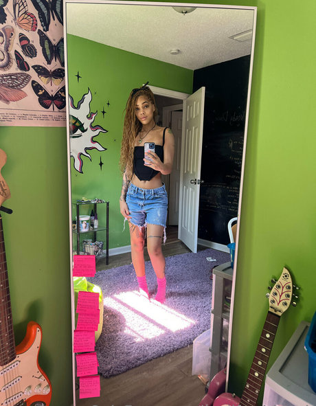 leahsade model pretty img