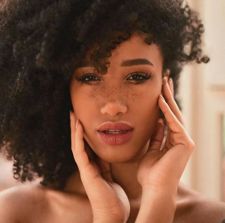 Erika Crisi pretty model img