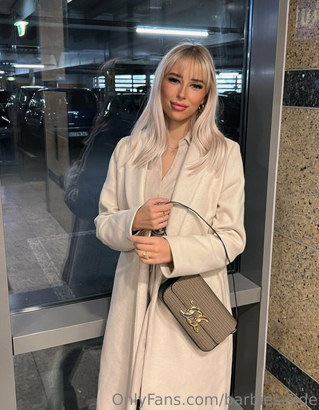 barbies side model naked photo