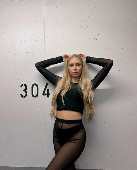 barbies side exclusive model pic