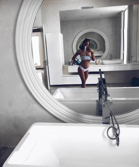 Alyssa Randall model pornographic pic