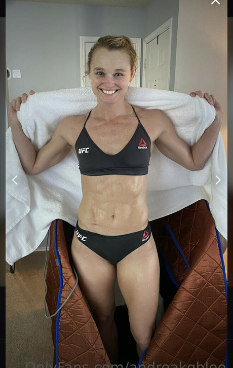 WomenMMA pornstar beautiful photo