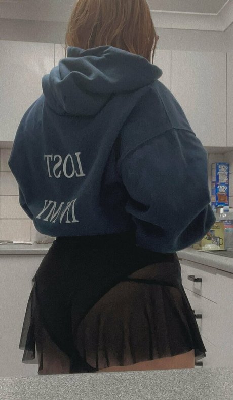 midgexo model nude photo