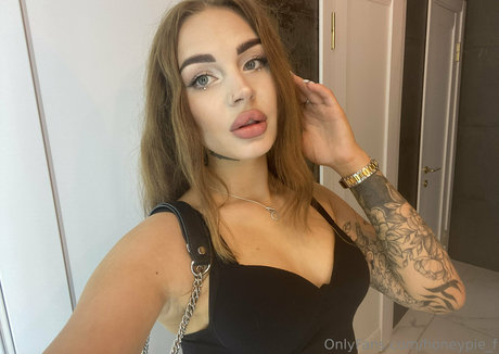 honeypie f pornstar adult picture