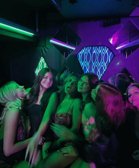 Sara Bella Harris sexy model images