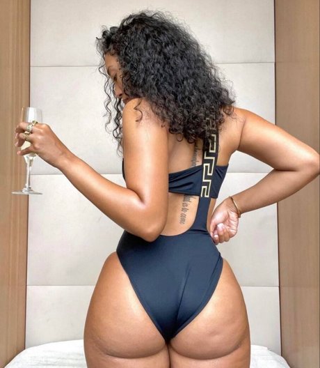 AishaaaMarie pornstar xxx gallery