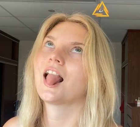 vanessaahlstrom model exclusive picture