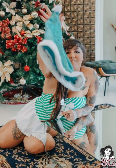 Arthemis naked model img