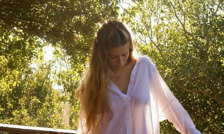 Roni Zouler pretty pornstar img