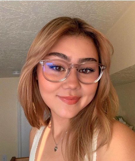 Erika Titus model picture