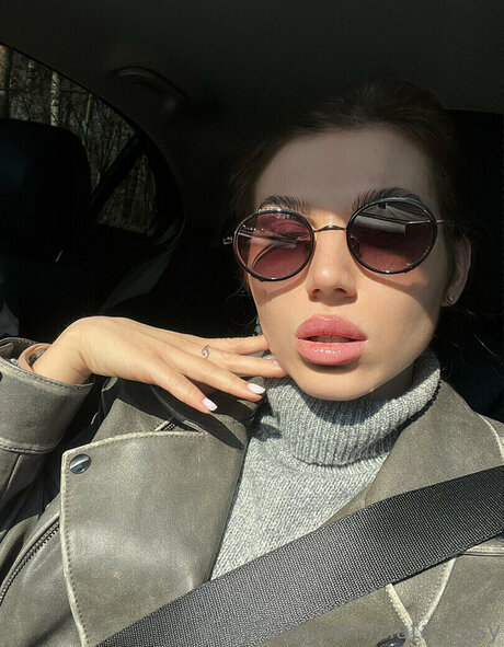 divine laura pornstar erotic picture