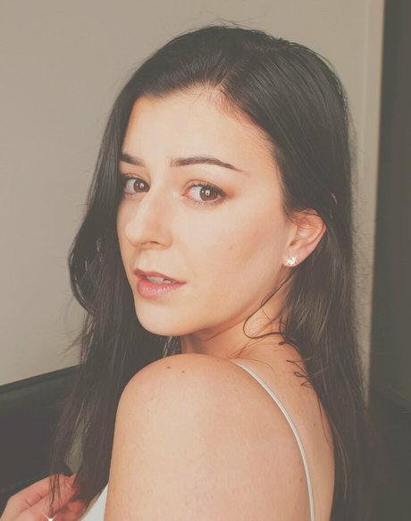 Alicia Layne naked star photos