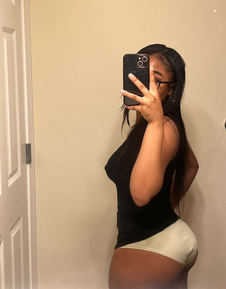 Kayyoniii star nude photos