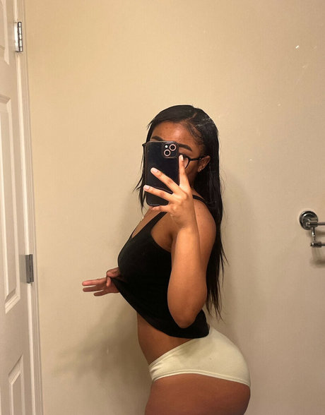 Kayyoniii model adult photo