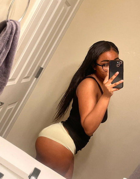 Kayyoniii star pornographic pictures