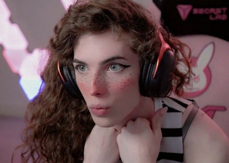 ASpicyCow nudes model images