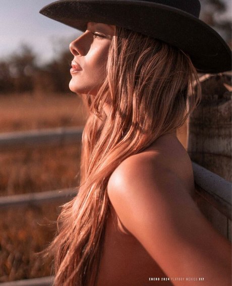 Aura Valderrama star art picture