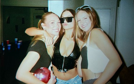 Elyssa Williams adult model photo