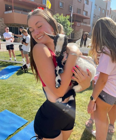 Elyssa Williams model erotic gallery