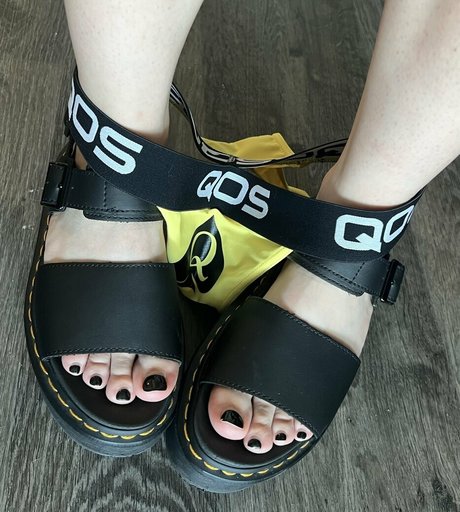 HotWifeHeidi free pornstar pic