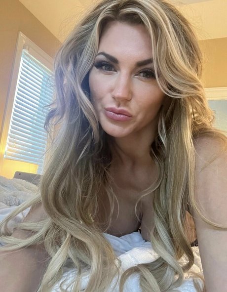 Melania Mercer perfect pornstar image