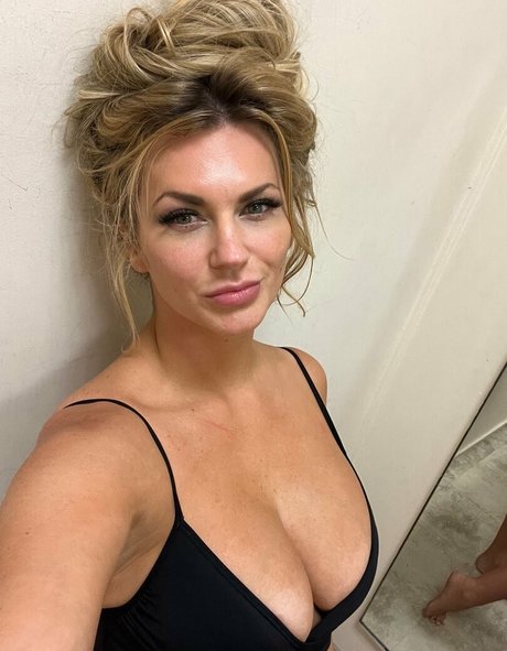 Melania Mercer sexy pornstar images