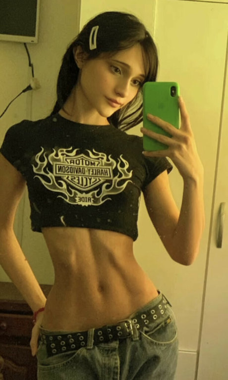 Maxima Sahar nudes model pic