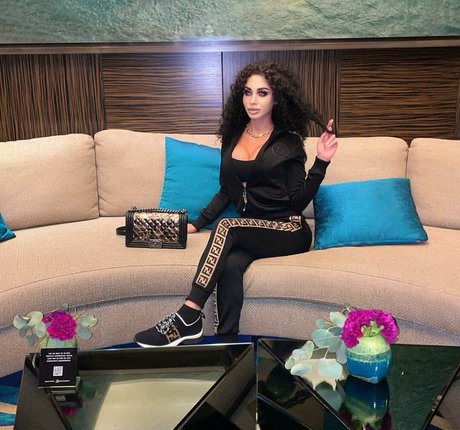 brooklindzz art model picture