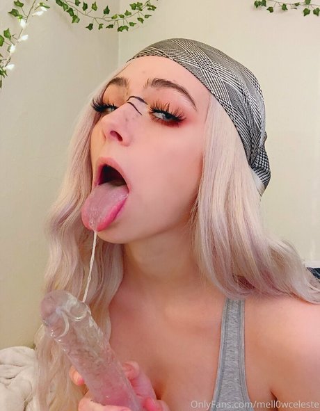 mell0wceleste high quality model picture