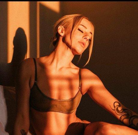 Nataliiaxx model art picture