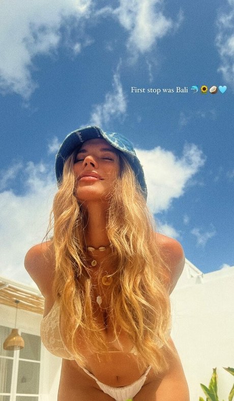 pia__kim sexy pornstar gallery