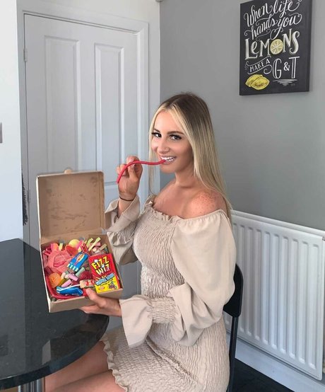 Faylee Oxenham nudes actress pictures