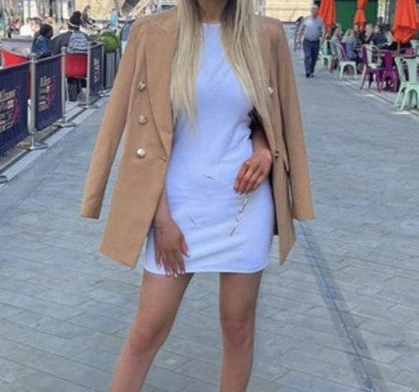 Faylee Oxenham best model pictures