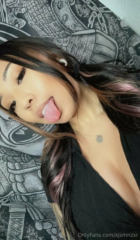jsmnzxr pornographic model image