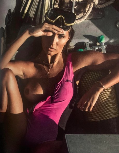 Linnebel model exclusive photo