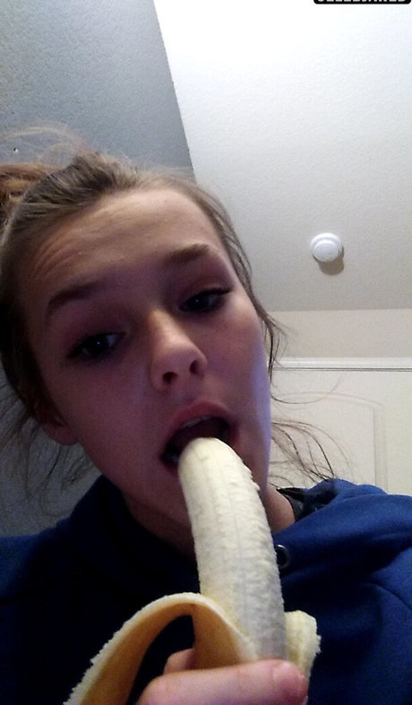 Savannah Colver hot star img