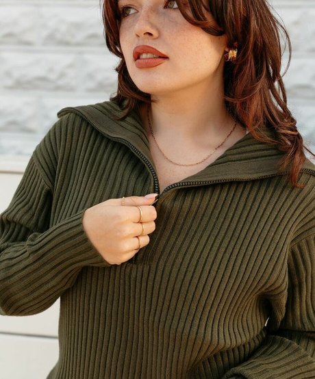 Alondra Larson star adult picture