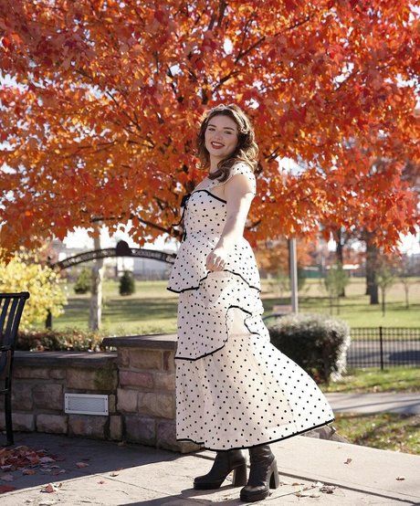 Alondra Larson sexy actress pictures