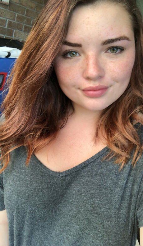 Alondra Larson star erotic images