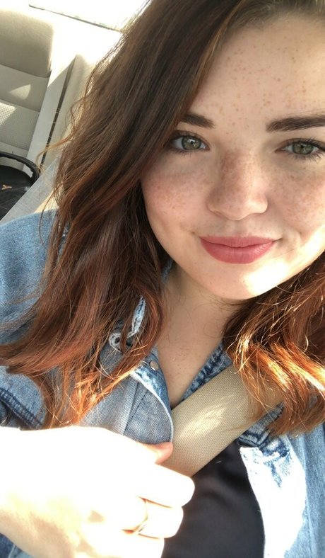 Alondra Larson nude pornstar gallery