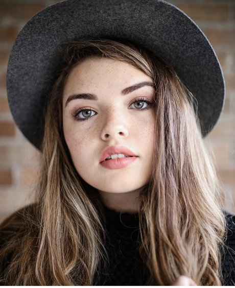 Alondra Larson pornographic star photo