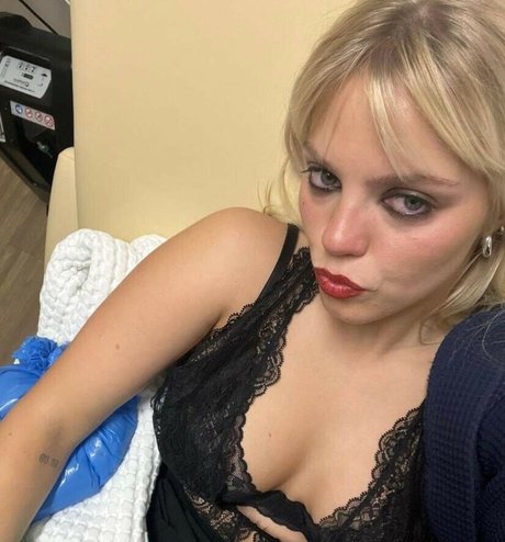 Renee Rapp star nudes picture