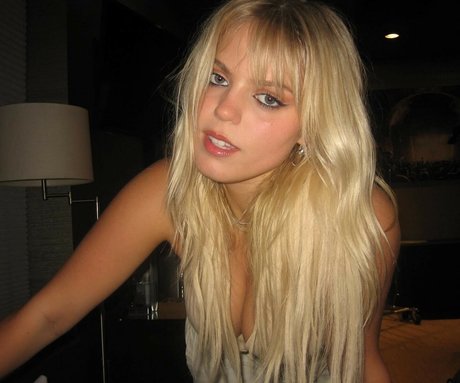 Renee Rapp pornstar top pic