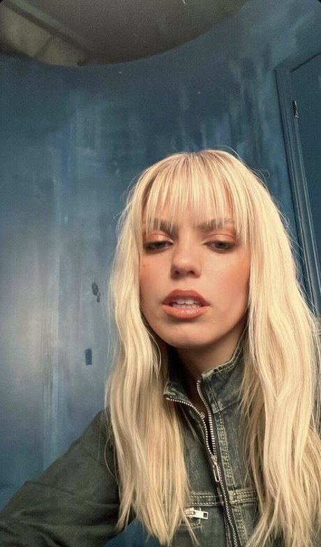 Renee Rapp hot model galleries