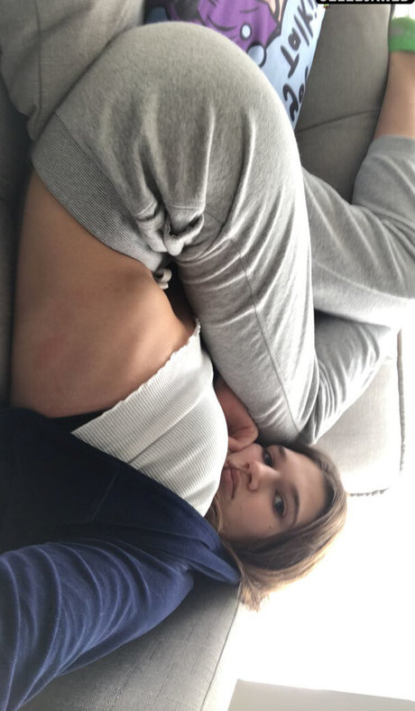 Samantha Lipstein model exclusive images