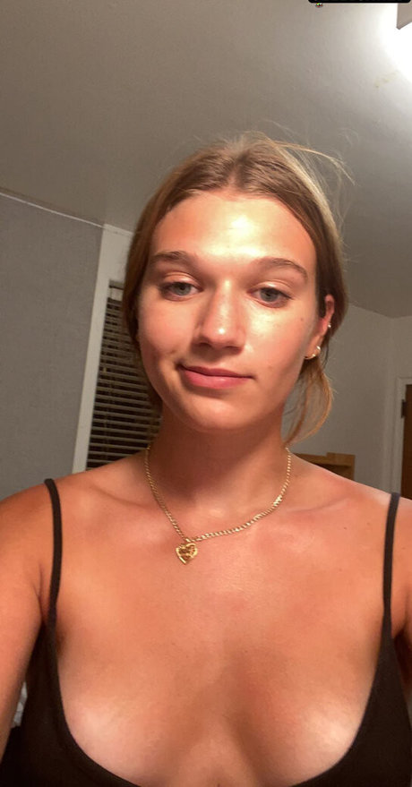 Samantha Lipstein naked pornstar gallery