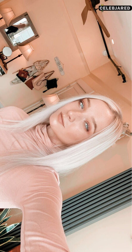 Zola Bzdek model xxx photos