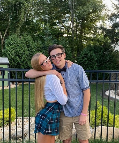 Lindsay Farland art model images